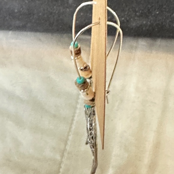 2/$15 Silver tone dangle earrings w/beads Leaves have filigree design - Picture 5 of 15